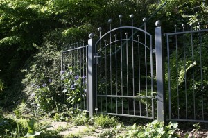 garden-gate-116918_640