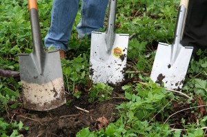 Spaten für das Zaunpfosten Fundament